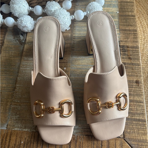 Zara Beige Sandals with Gold Accent - Picture 1 of 3